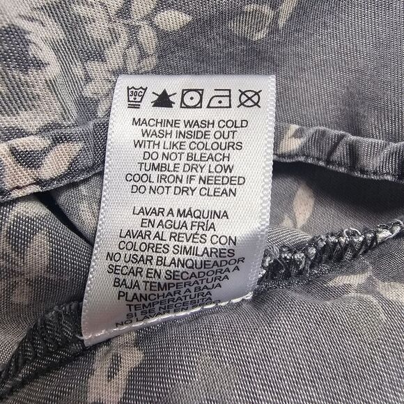 Love‎ 8³ Grey Floral Flowy Top Women's Size 2X - Picture 6 of 8